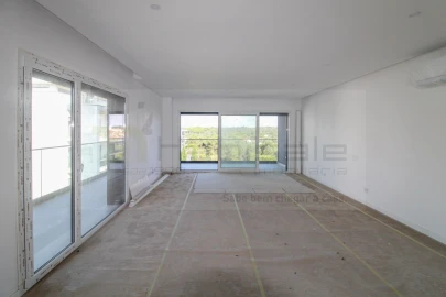 Apartamento T3 para Venda em Charneca de Caparica e Sobreda