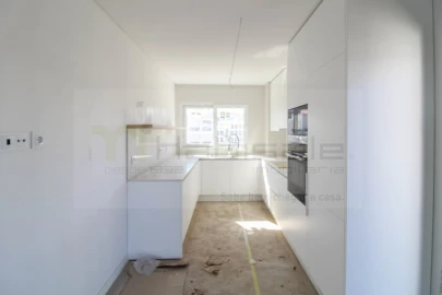 Apartamento T3 para Venda em Charneca de Caparica e Sobreda