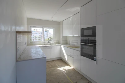 Apartamento T3 para Venda em Charneca de Caparica e Sobreda