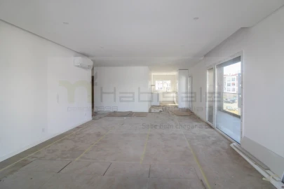 Apartamento T3 para Venda em Charneca de Caparica e Sobreda
