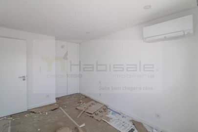 Apartamento T3 para Venda em Charneca de Caparica e Sobreda