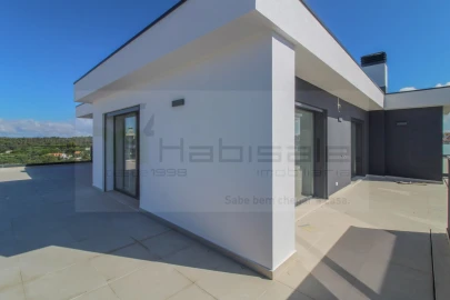 Apartamento T3 para Venda em Charneca de Caparica e Sobreda