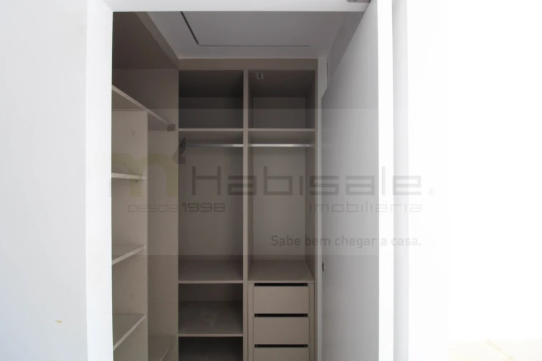 Apartamento T3 para Venda em Charneca de Caparica e Sobreda Foto 11