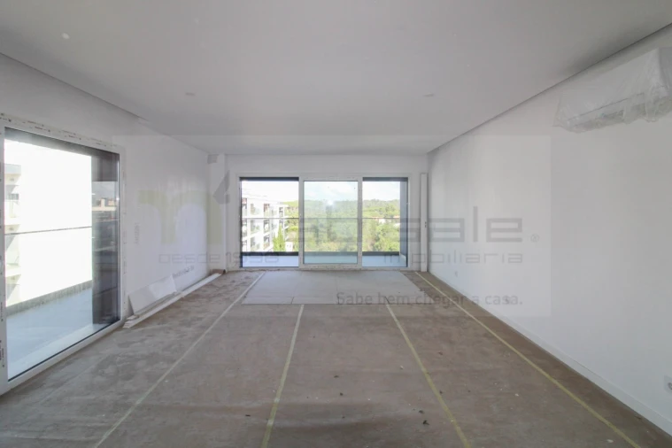 Apartamento T3 para Venda em Charneca de Caparica e Sobreda Foto 21