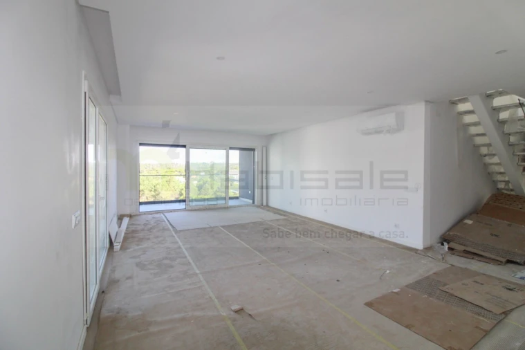 Apartamento T3 para Venda em Charneca de Caparica e Sobreda Foto 27