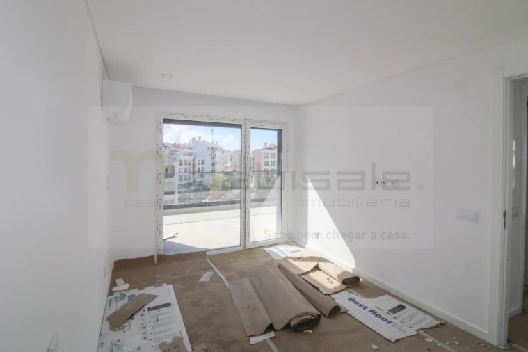 Apartamento T3 para Venda em Charneca de Caparica e Sobreda Foto 33