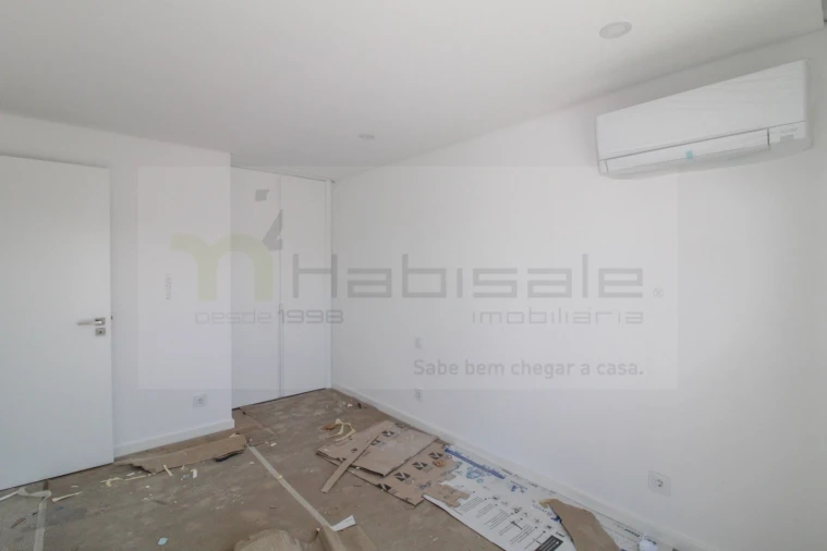 Apartamento T3 para Venda em Charneca de Caparica e Sobreda Foto 34