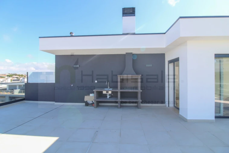 Apartamento T3 para Venda em Charneca de Caparica e Sobreda Foto 37