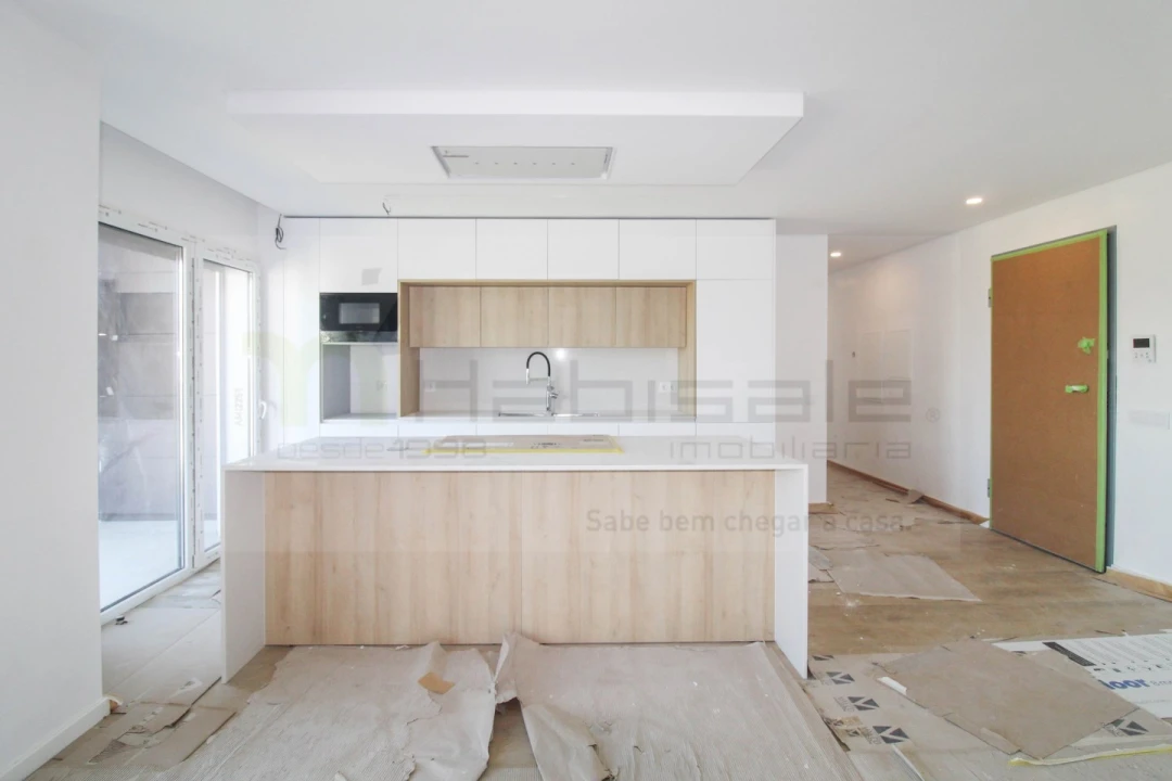 Apartamento T3 para Venda em Charneca de Caparica e Sobreda Foto 2