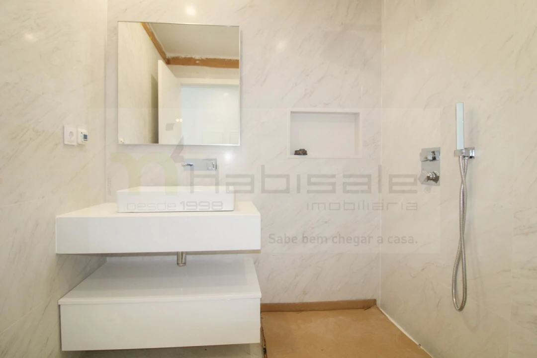 Apartamento T3 para Venda em Charneca de Caparica e Sobreda Foto 16