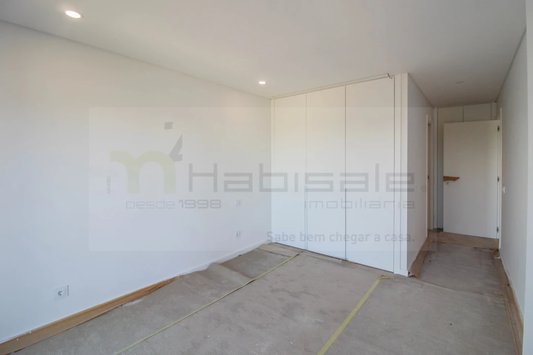 Apartamento T3 para Venda em Charneca de Caparica e Sobreda Foto 22