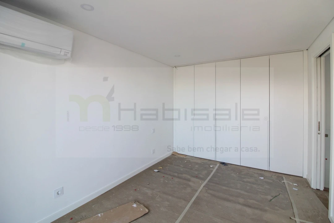Apartamento T3 para Venda em Charneca de Caparica e Sobreda Foto 27