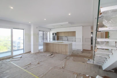 Apartamento T3 para Venda em Charneca de Caparica e Sobreda