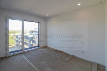 Apartamento T3 para Venda em Charneca de Caparica e Sobreda
