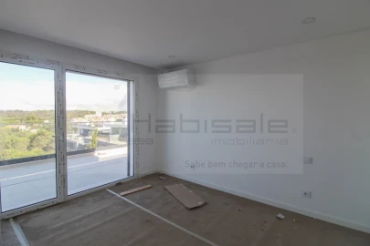 Apartamento T3 para Venda em Charneca de Caparica e Sobreda