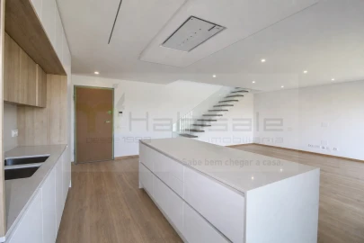 Apartamento T3 para Venda em Charneca de Caparica e Sobreda