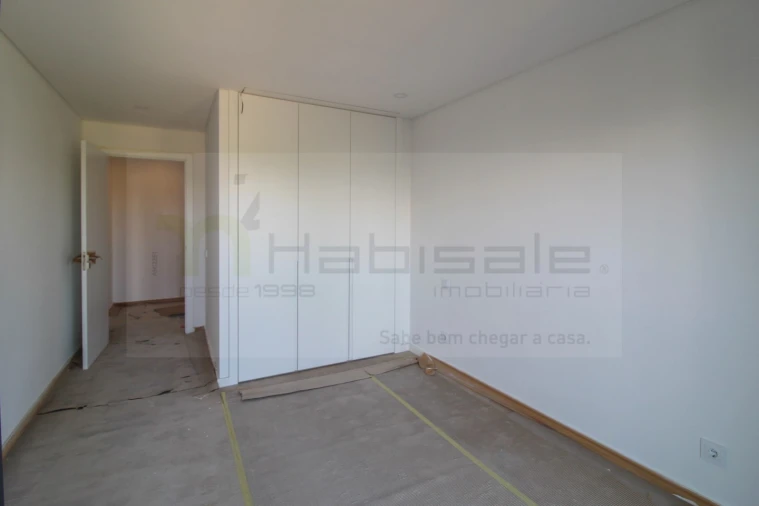Apartamento T3 para Venda em Charneca de Caparica e Sobreda Foto 18
