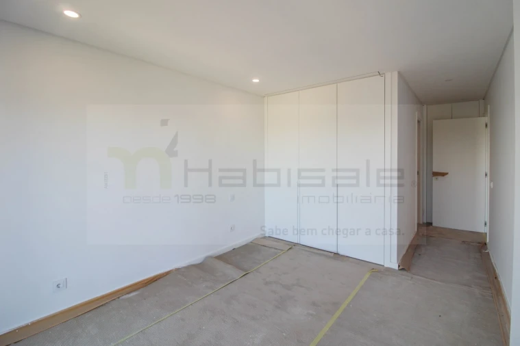Apartamento T3 para Venda em Charneca de Caparica e Sobreda Foto 22
