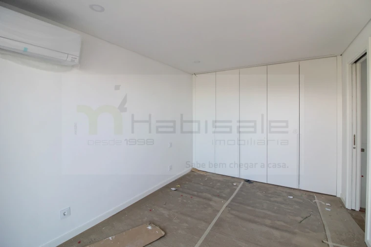 Apartamento T3 para Venda em Charneca de Caparica e Sobreda Foto 27
