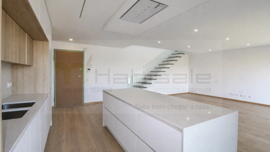 Apartamento T3 para Venda em Charneca de Caparica e Sobreda