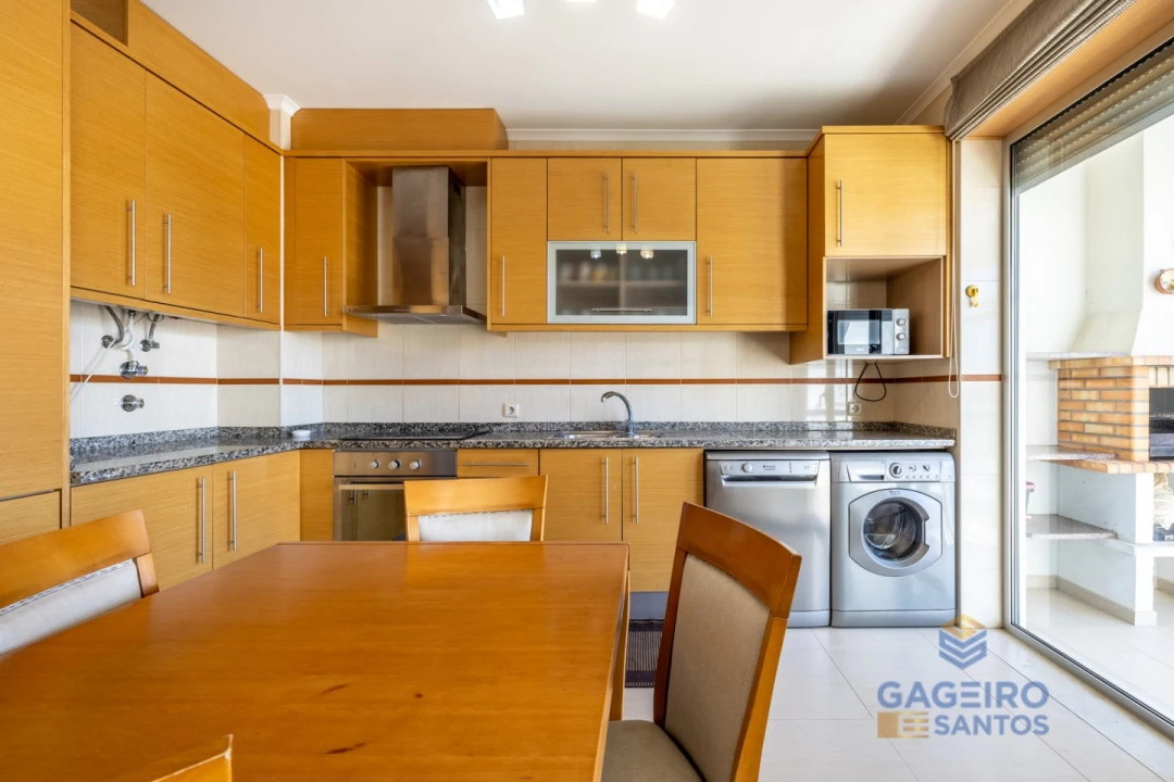 Apartamento T3 para Arrendamento em São Martinho do Porto Foto 8