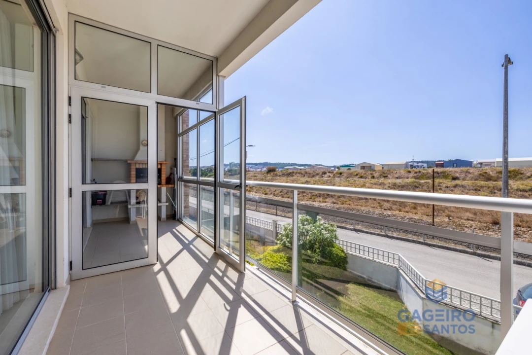 Apartamento T3 para Arrendamento em São Martinho do Porto Foto 12