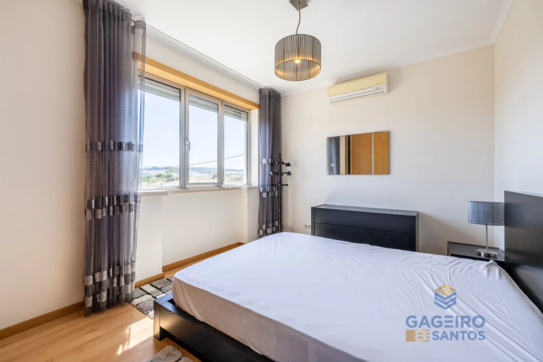 Apartamento T3 para Arrendamento em São Martinho do Porto Foto 21
