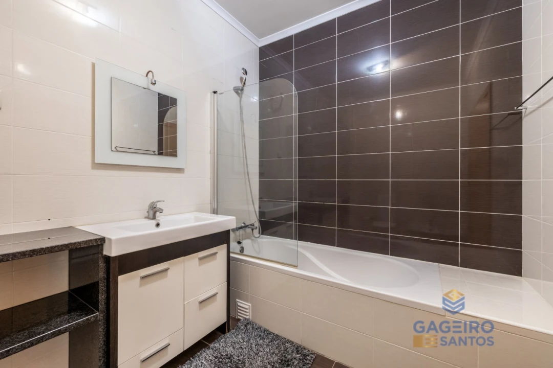 Apartamento T3 para Arrendamento em São Martinho do Porto Foto 16