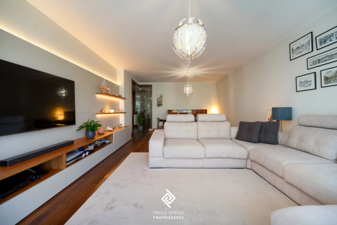 Apartamento T4 para Venda em Santa Marinha e São Pedro da Afurada Foto 1