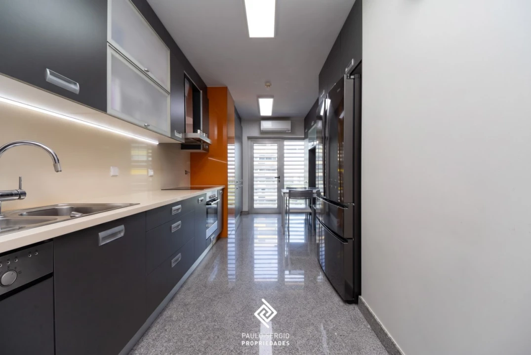 Apartamento T4 para Venda em Santa Marinha e São Pedro da Afurada Foto 7