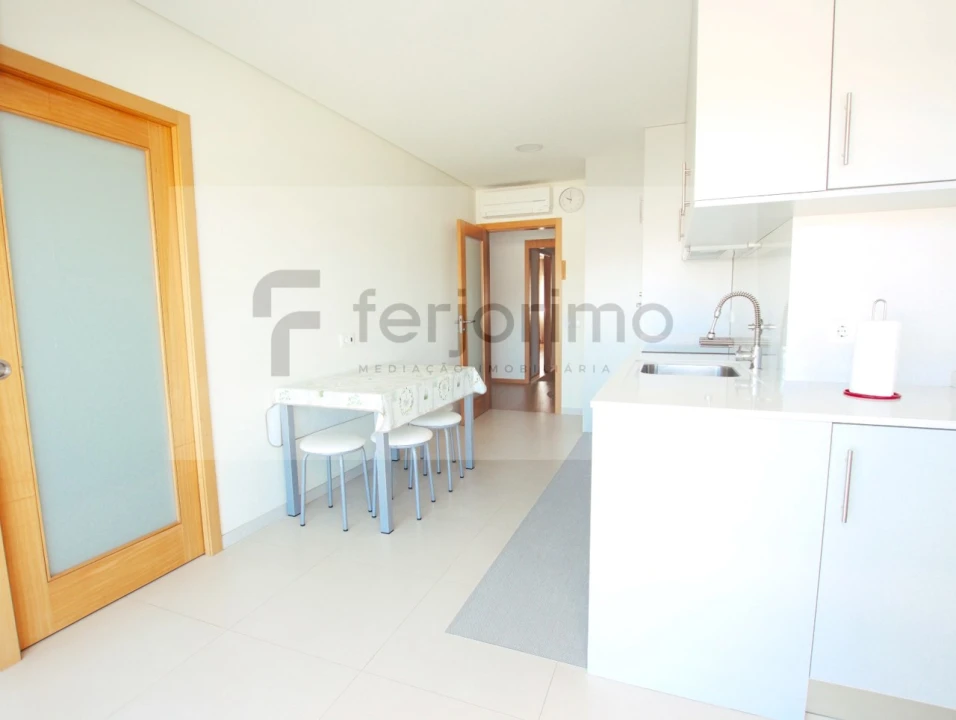 Apartamento T2 para Venda em Creixomil Foto 2
