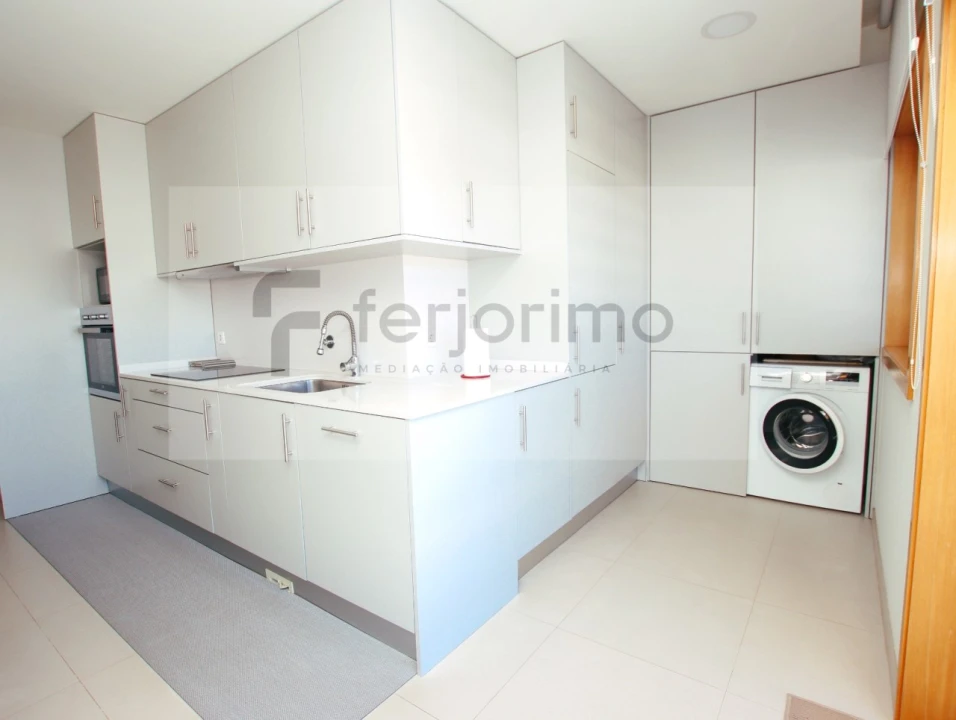 Apartamento T2 para Venda em Creixomil Foto 3