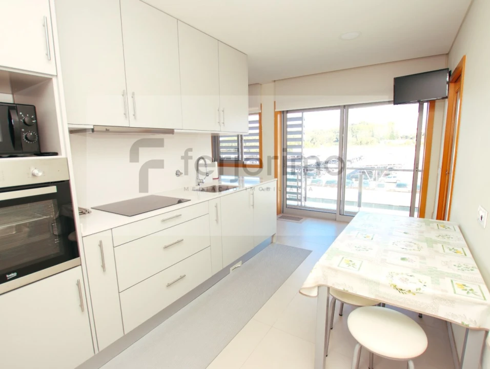 Apartamento T2 para Venda em Creixomil Foto 4