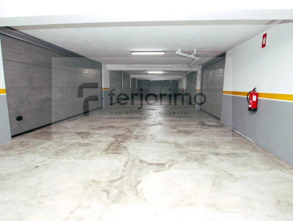 Apartamento T2 para Venda em Creixomil Foto 23