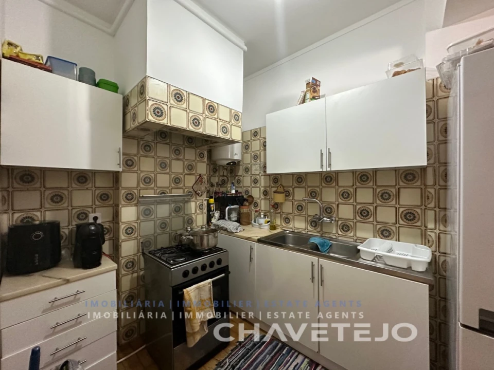 Apartamento T1 para Venda em São João Baptista e Santa Maria dos Olivais Foto 1