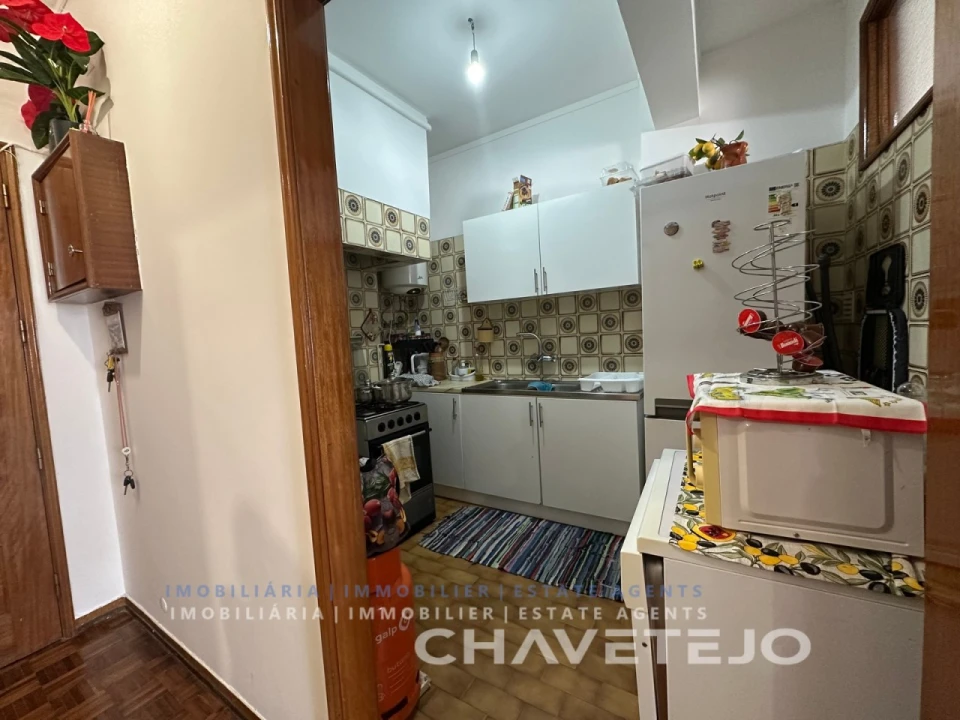 Apartamento T1 para Venda em São João Baptista e Santa Maria dos Olivais Foto 3