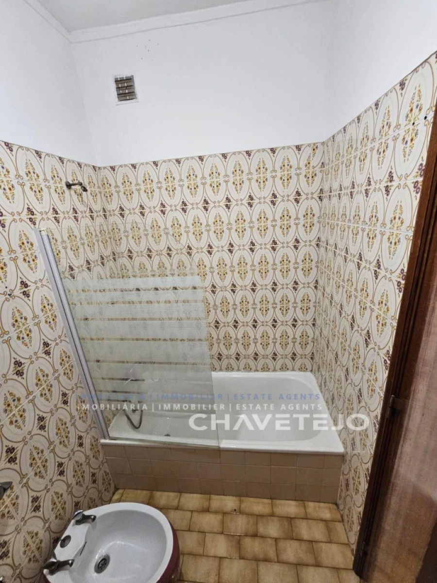 Apartamento T1 para Venda em São João Baptista e Santa Maria dos Olivais Foto 5