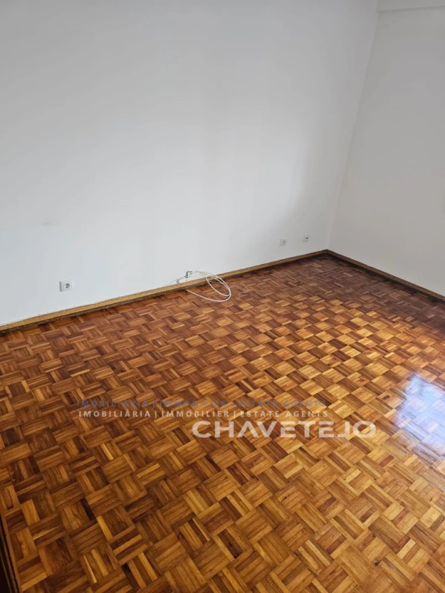 Apartamento T1 para Venda em São João Baptista e Santa Maria dos Olivais Foto 7