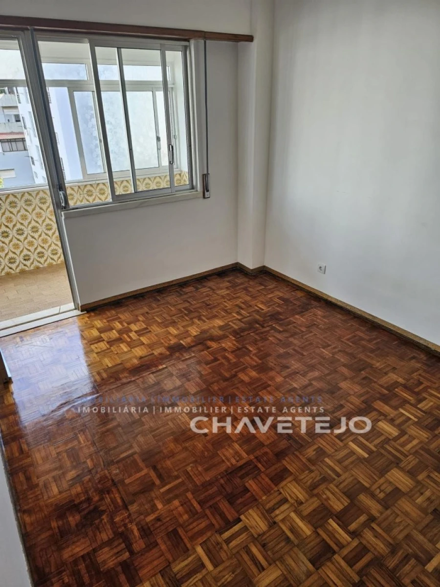 Apartamento T1 para Venda em São João Baptista e Santa Maria dos Olivais Foto 8