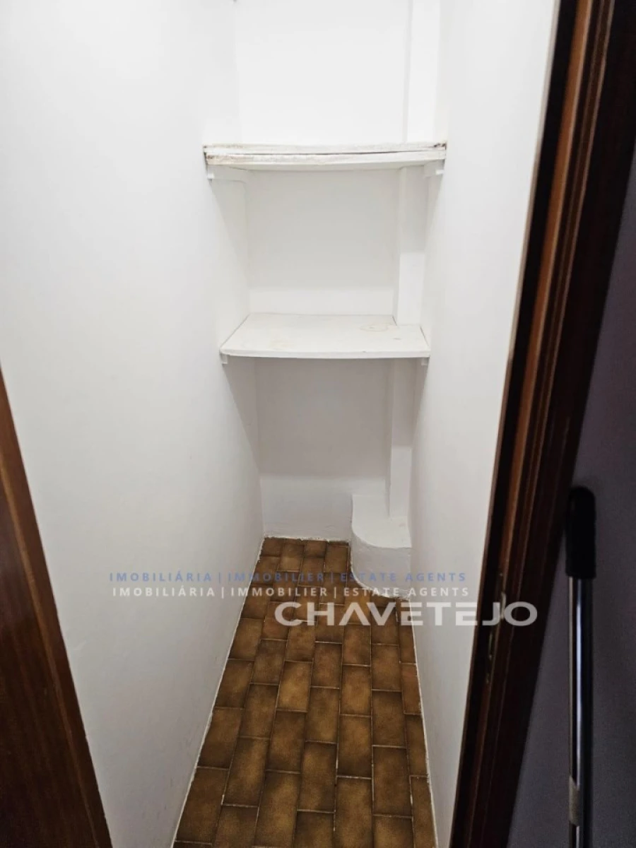 Apartamento T1 para Venda em São João Baptista e Santa Maria dos Olivais Foto 9