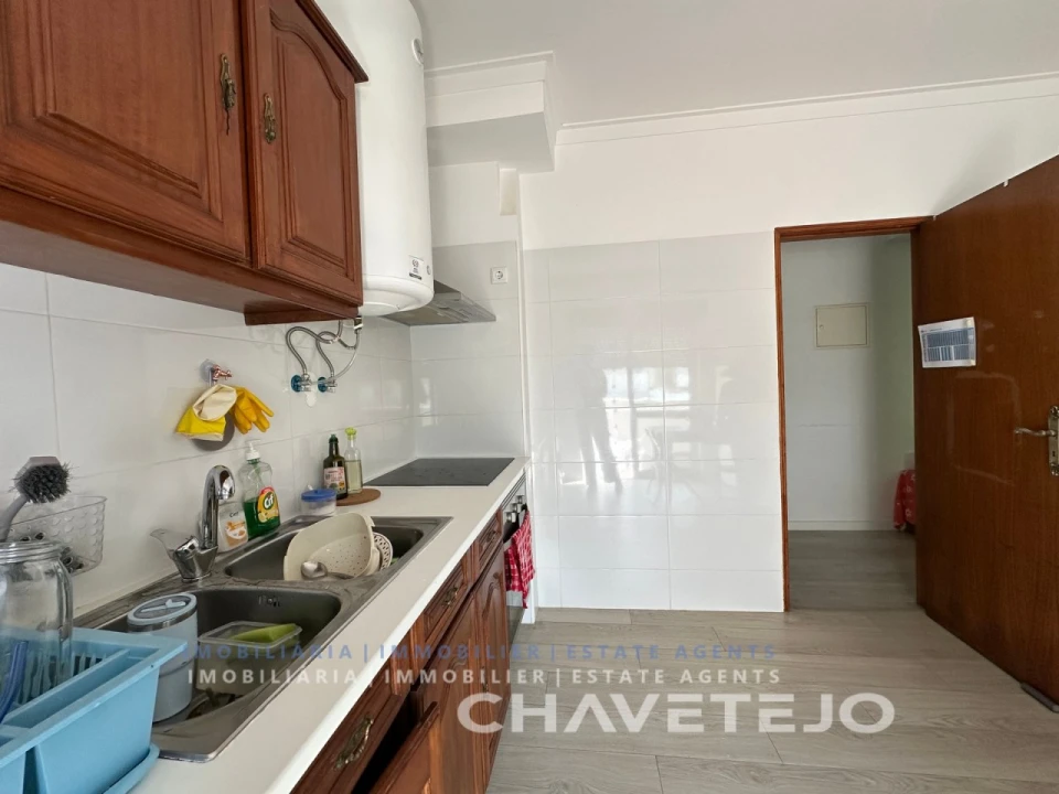 Apartamento T1 para Venda em São João Baptista e Santa Maria dos Olivais Foto 3