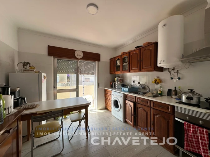 Apartamento T1 para Venda em São João Baptista e Santa Maria dos Olivais Foto 2