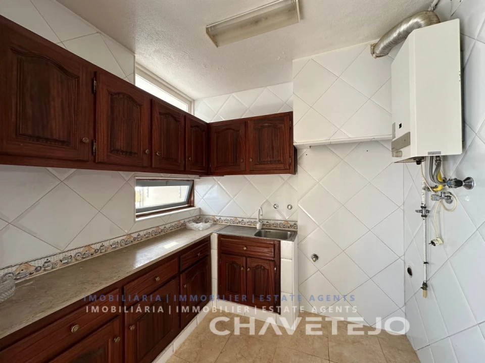 Apartamento T2 para Venda em São João Baptista e Santa Maria dos Olivais Foto 1