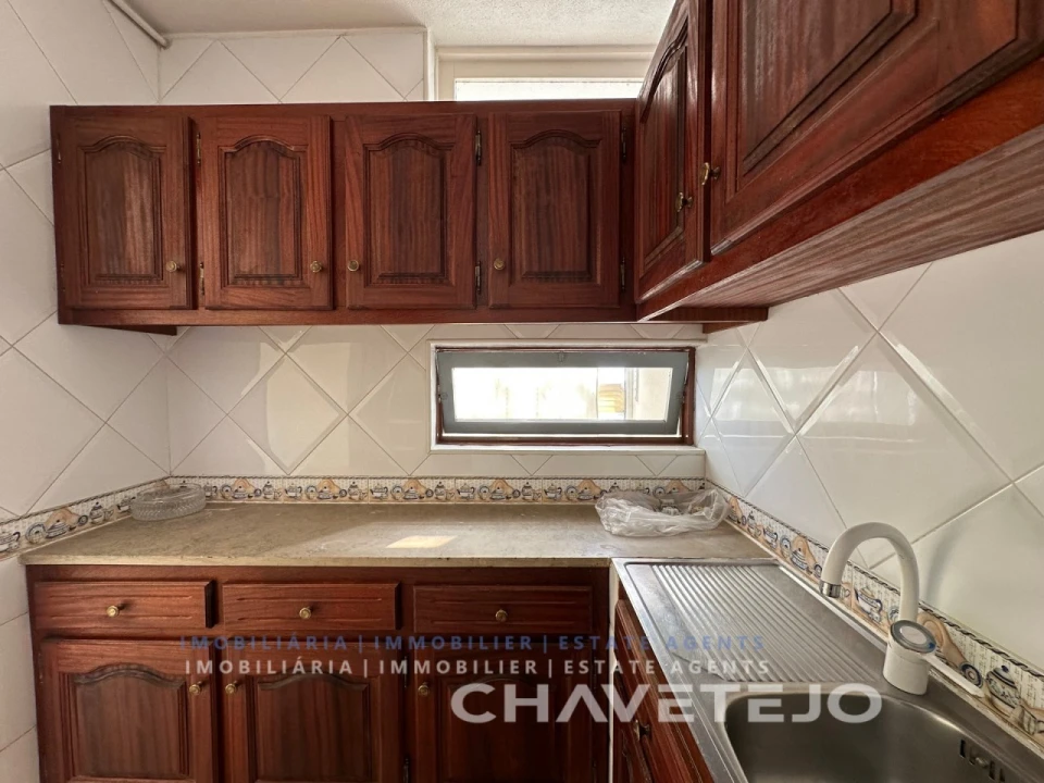 Apartamento T2 para Venda em São João Baptista e Santa Maria dos Olivais Foto 2