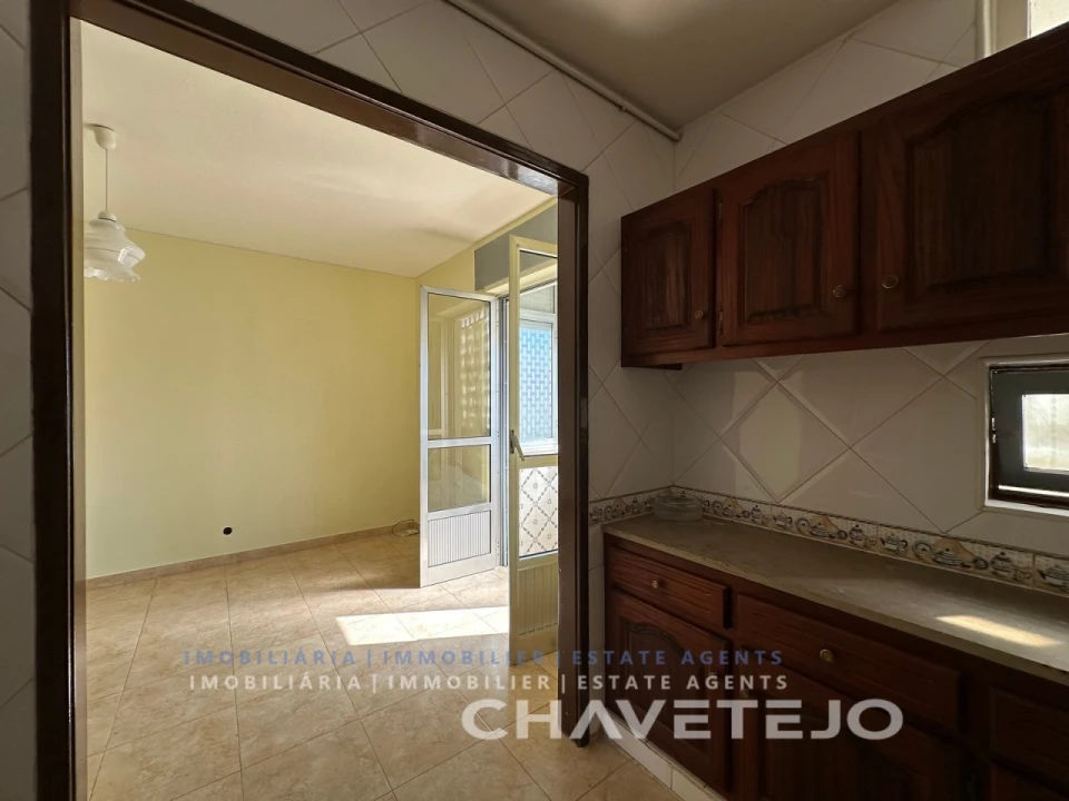 Apartamento T2 para Venda em São João Baptista e Santa Maria dos Olivais Foto 3