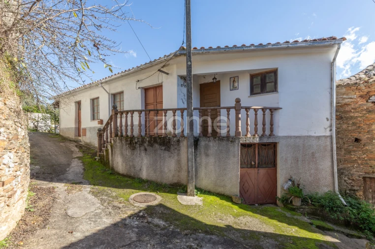Moradia T4 para Venda em Folques Foto 4