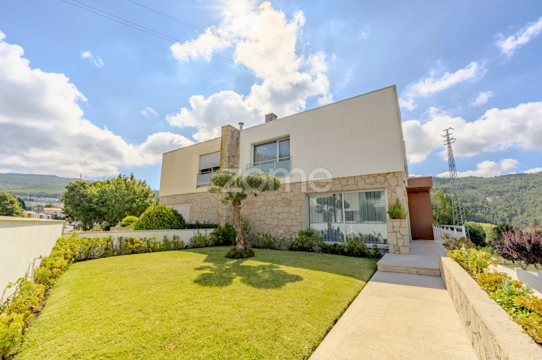 Moradia T3 para Venda em Nogueira, Fraião e Lamaçães Foto 1