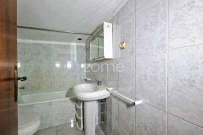 Moradia T2 para Venda em Sezelhe e Covelães