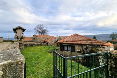 Moradia T2 para Venda em Sezelhe e Covelães