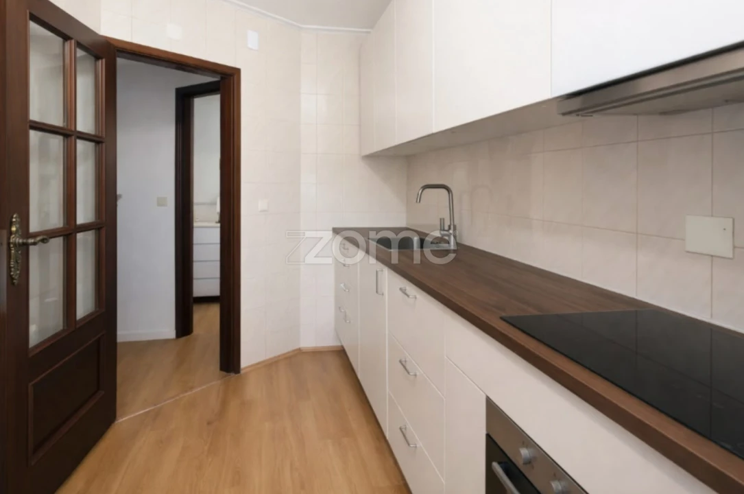 Apartamento T1 para Arrendamento em Santa Maria da Feira, Travanca, Sanfins e Espargo Foto 3